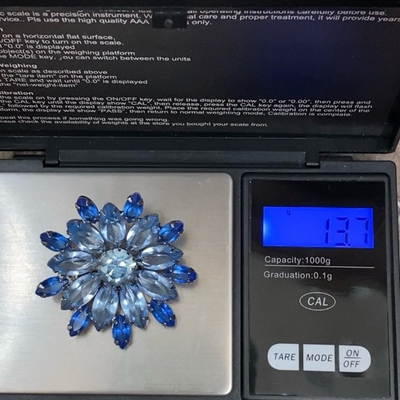 Vintage Unsigned Juliana 2-tone Blue Rhinestones Open Back Flower Brooch 13.7g - Picture 9 of 11